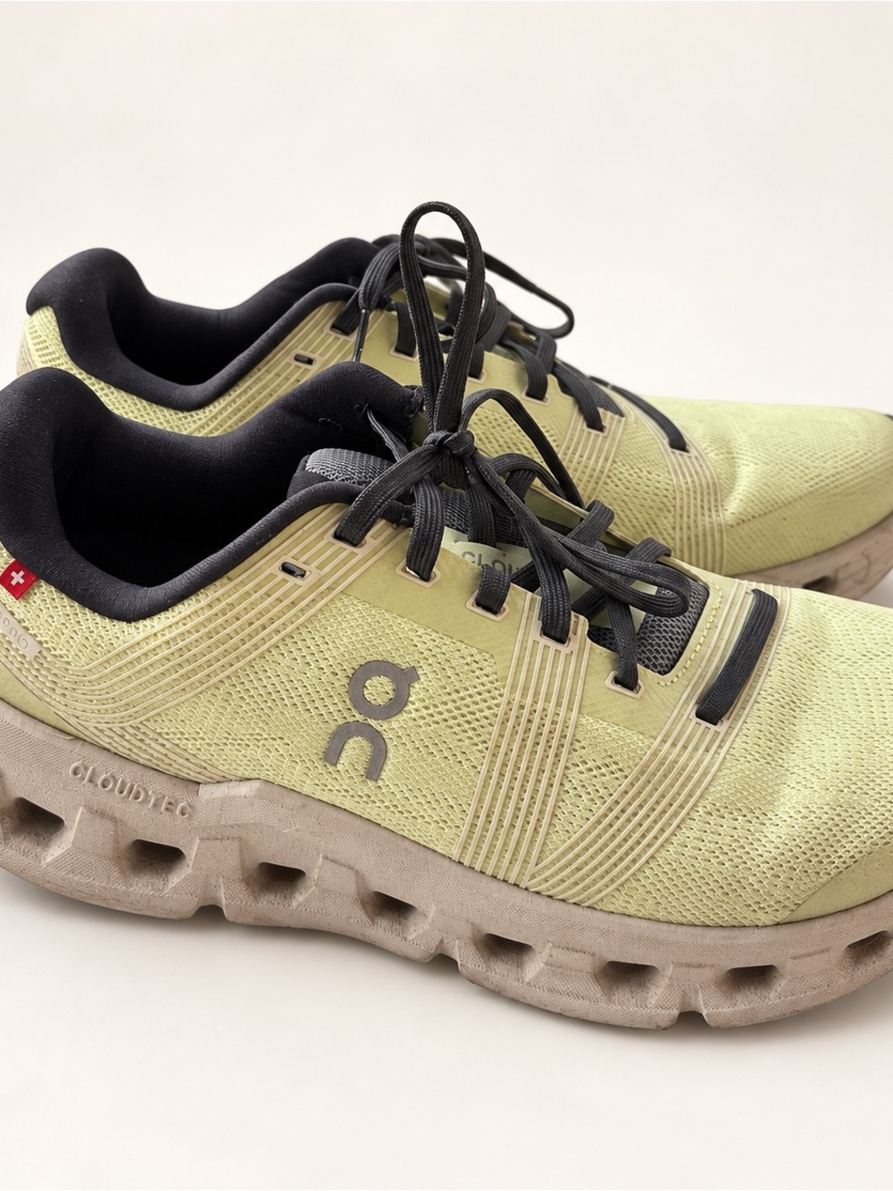 On Cloud Women’s Running Athletic Shoes in Size 8 Cloudgo Hay/Sand Yellow Lace